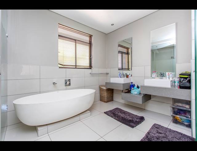 2 BEDROOM APARTMENT TO LET IN ROSEBANK